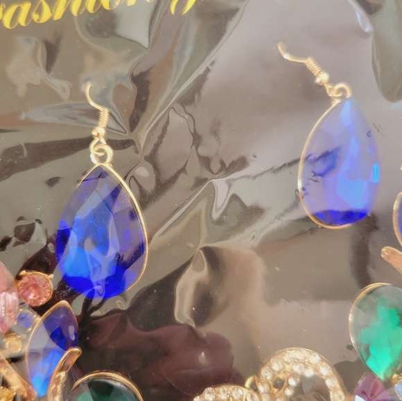 NWT Fashion Jewelry Necklace & Earrings Set - Picture 3 of 5